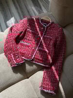 سترة شانيل تويد نسائية لون أحمر أنيق بجيوب بارزة