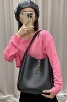 حقيبة من الجلد للنساء من سانت لوران لون اسود أنيق...