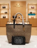 حقيبة يد نسائية كوتش جاكارمقاس 46CM لون بيج مع أسو...