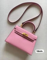 حقيبة بحجم صغيرة ايرميز كيلي لون زهري معدن ذهبي