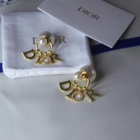 أقراط نسائية فاخر من ديور لولو مع حروف العلامة الت...