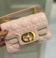 شنطة ديور جولي نسائية لايت بينك مشبك ذهبي