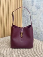 شنط ايف سانت لوران لو5 اي7 للكتف لون برغندي
