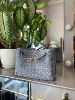 حقيبه واسعه بوتيغا فينيتا لون رمادي أنيقة بمقبض وم...