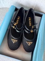 باليرينا حذاء باليه برادا فلات نسائي بأحزمة لون اس...