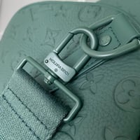 شنطة سفر بمقابض لويس فيتون كيب أول مونوغرام أخضر