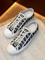 شوز ديور نسائي ابيض اسود بطبعات العلامة