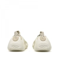 سنيكرز أديداس ييزي 450 أبيض كلاود