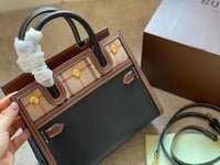 حقيبة بربري الجلدية مع تصميم Vintage Check ومقبضين