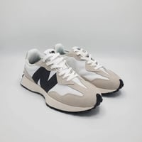 حذاء نيو بالانس نيفي وايت