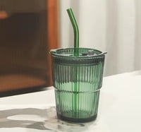 اخضر شفاف مخطط
