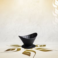 قمع سيراميك نصف القمر - اسود وابيض | V60 Dripper