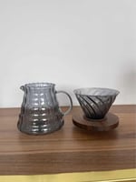 طقم قمع مع سيرفر زجاجي اسود مخطط V60 Dripper | V60