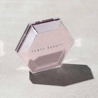 فنتي بيوتي اضاءة هايلايتر بودرة دياموند بومب هاو م...