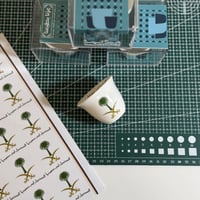 توزيعات اليوم الوطني ( فنجان) بثيم سيفين ونخله