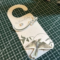 تعليقة باب ( مع السكرابز 3D ) الثيم حسب الطلب