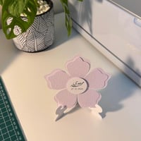 كرت طاولة وردة مع القاعده - اللون حسب الطلب