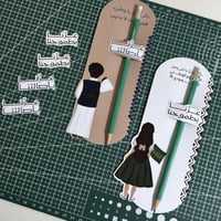 توزيعات اقلام رصاص ( بثيم شخصيه لليوم الوطني )