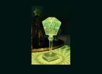 ابجورة كرستالية باضاءة ليد تعمل باللمس ومزودة بريم...