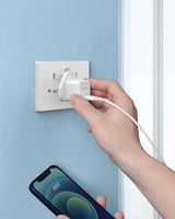 انكر - فيش جداري مدخل بي دي 20 واط شحن سريع ابيض