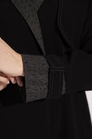 عباية كريب ياقة قلاب مشجر كم حزام اسود