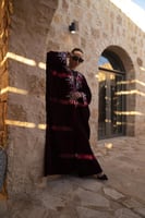 عباية مخمل فراشة تطريز الياقة والاسورة عنابي