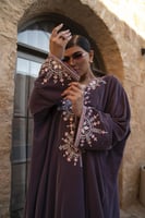 عباية مخمل فراشة تطريز الياقة والاسورة موف فاتح