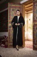 عباية كلوش كم مربع بمخمل بقيطان ساتان اسود