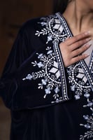 عباية مخمل فراشة تطريز الياقة والاسورة كحلي