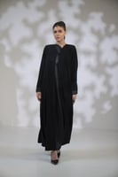 عباية كريب اسود قطعتين تفته جاكاركلفة ع الصدر