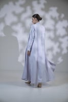 عباية لنن تطريز الكم والجوانب بكسرة موف