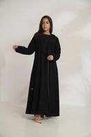 عباية كريب ياقه طبقتين خفيف بفستان اسود