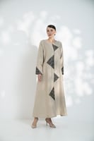 جلابية لنن بمخمل مطرز ع الصدر مثلثات بيج