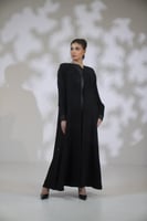 عباية كريب اسود قطعتين تفته جاكاركلفة ع الصدر
