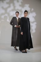 عباية كريب اسود قطعتين تفته جاكاركلفة ع الصدر