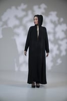 عباية كريب خفيف دبل كلوش سادة اسود بقيطان