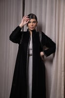 عباية مخمل اسود كولة تطريز الكتف والياقة