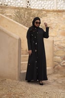 عباية كولة كتان ولنن مطرز فراشات اسود