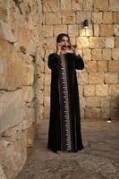 عباية مخمل زيتي الياقه روكاما زيتي و كريب تطريز