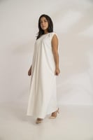 فستان قصة دائرية كسرة امامية أبيض