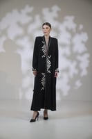عباية كريب تطريز خيط ورد ع الصدر والكم اسود