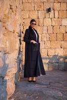 عباية جوخ كحلي بقيطان وجيوب مخمل مطرز