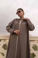 عبايه جوخ ياقه والخلف تطريز ترابي