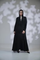 عباية كريب خفيف دبل كلوش سادة اسود بقيطان