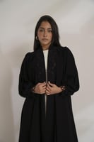 كريب ياقه تطريز بااكمام واسوره زم اسود