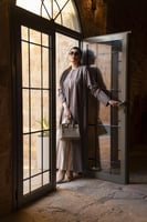 عباية جوخ ترابي تطريز شك الاكتاف والامام