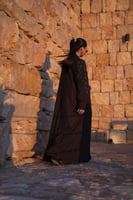 عباية جوخ بني بالطو بقيطان تطريز الكتف والكم