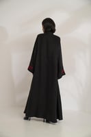 عباية حرير بفستان تطريز اسود