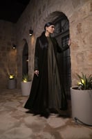 عباية مخمل زيتي تطريز الاسوره زري بفستان