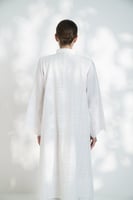 جلابية لنن مطرز قصه تحت روكاما ابيض